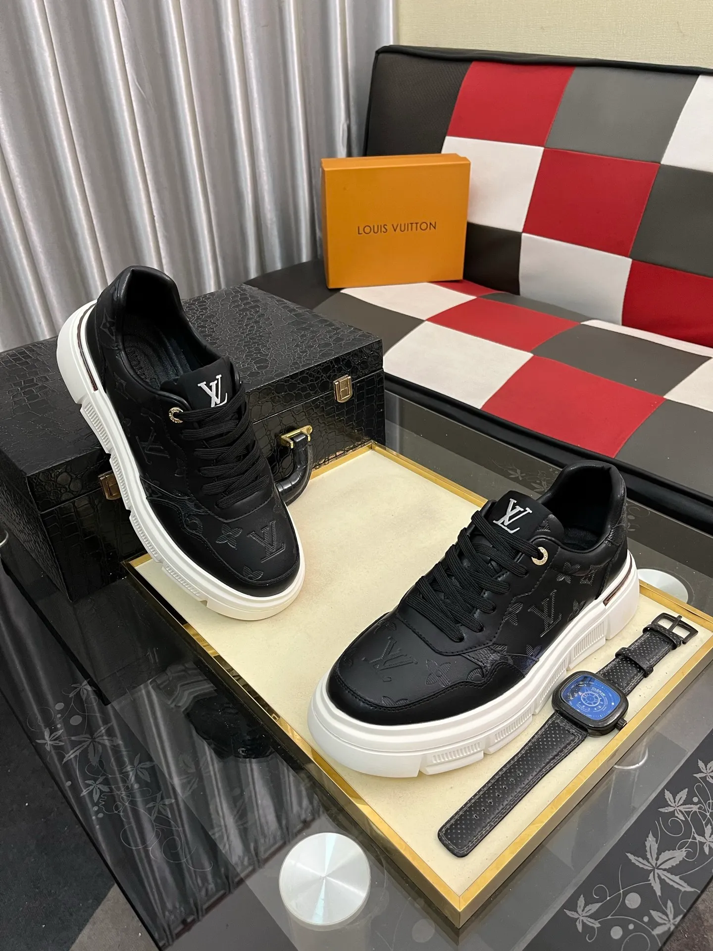 Men's shoes💰420⌚️⌚️"LOUI* VUITTO*" popular men's casual shoes, genuine Italian development💯purchasing level quality✔️The upper is made of official website material first-layer cowhide, comfortable and soft sheepskin feet⚡️Fashionable and versatile. The toe last shape is firm and full, and the soles are made from LV original molds and can be moved in and out of the counter at will. Light and comfortable on the foot~purely handmade, details determine quality! Size:38-442️⃣Colors available